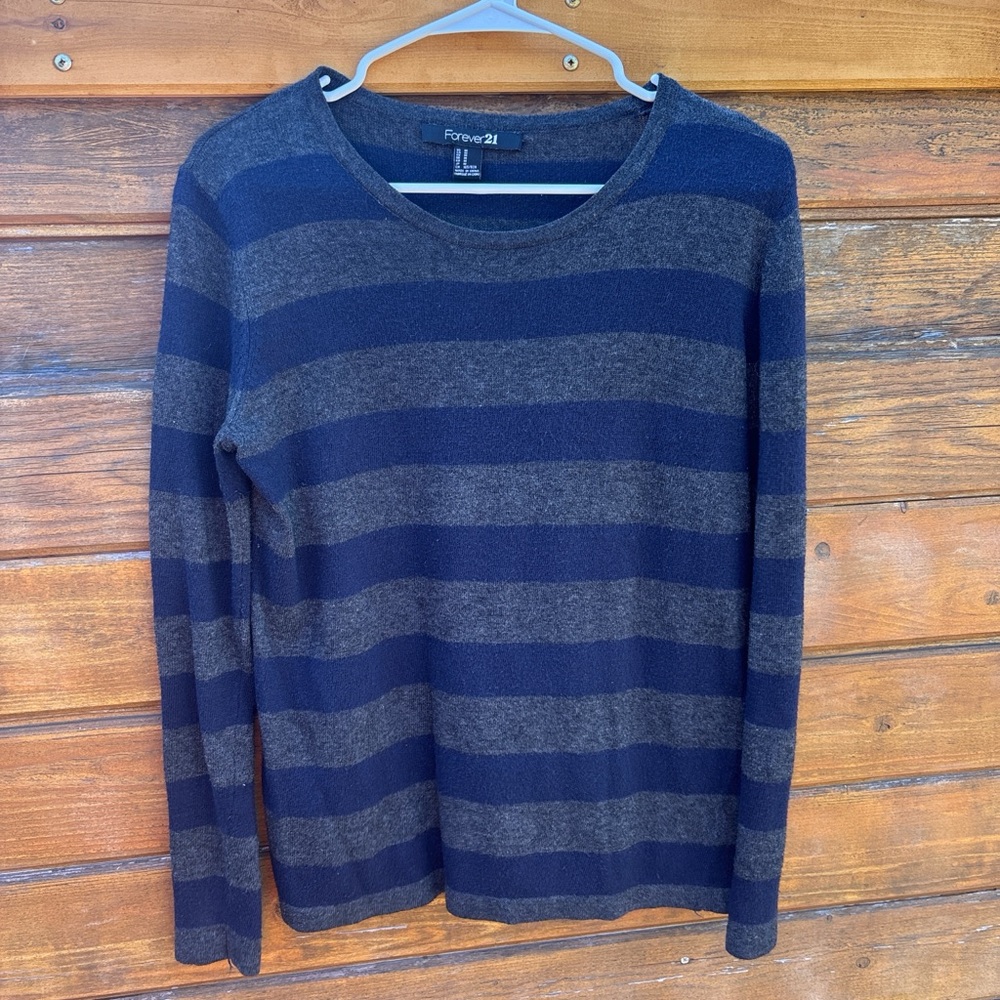 Forever 21 Navy and Charcoal Knit Top